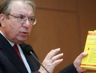 Μπαμπινιώτης: «Η γλώσσα των Σκοπιανών είναι βουλγαρικό ιδίωμα»